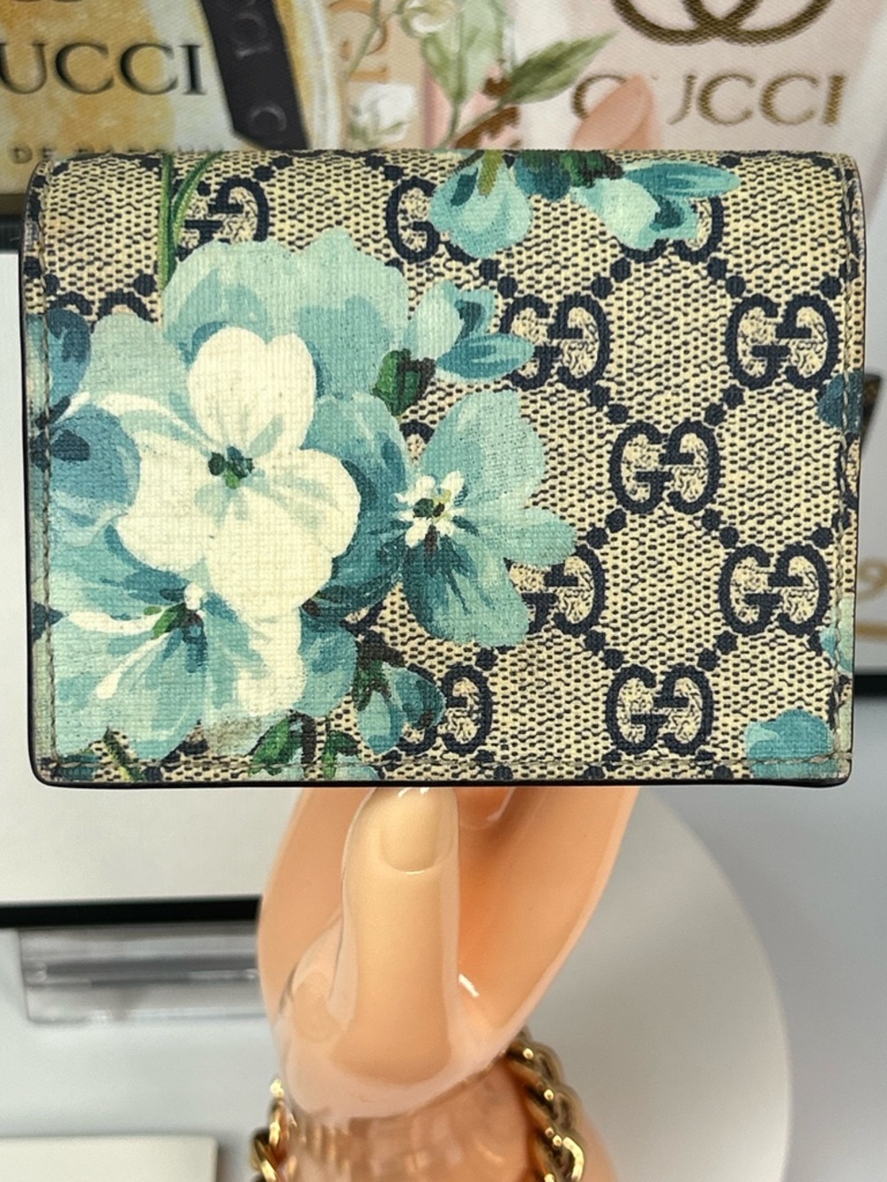 GUCCI GG Supreme Blooms Compact Wallet 😍🌸 - Picture 3 of 17